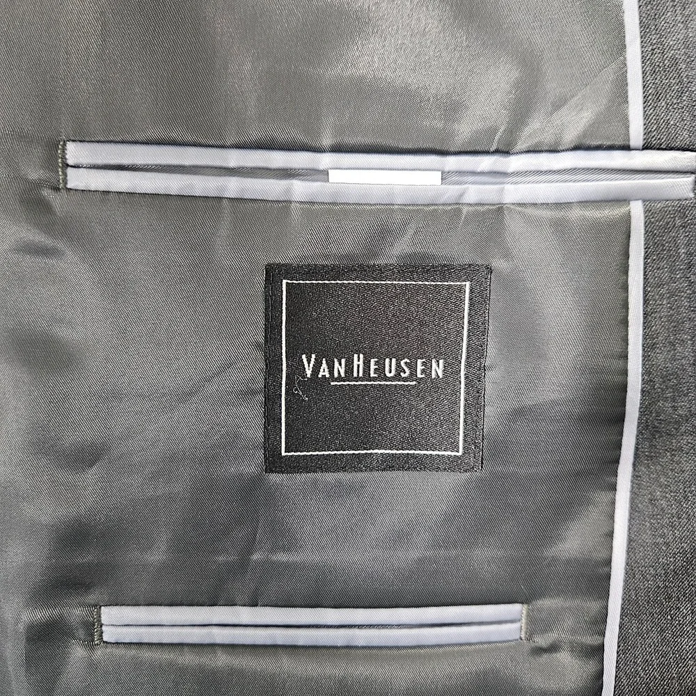 Van Heusen Men's Sport Coat‎ Blazer Two Button Gray Poly  Rayon Blend Size 50R